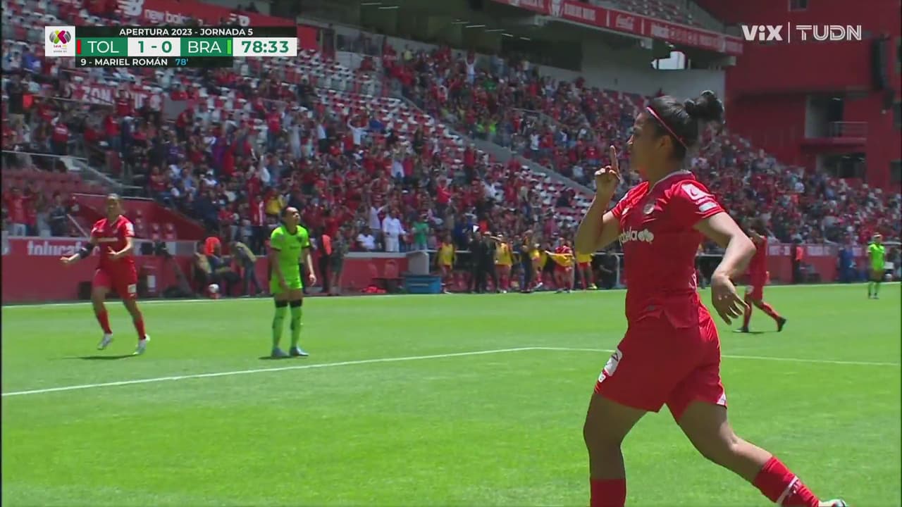 ¡Se prende el infierno! Testarazo matón de Román para el 1-0 de Toluca