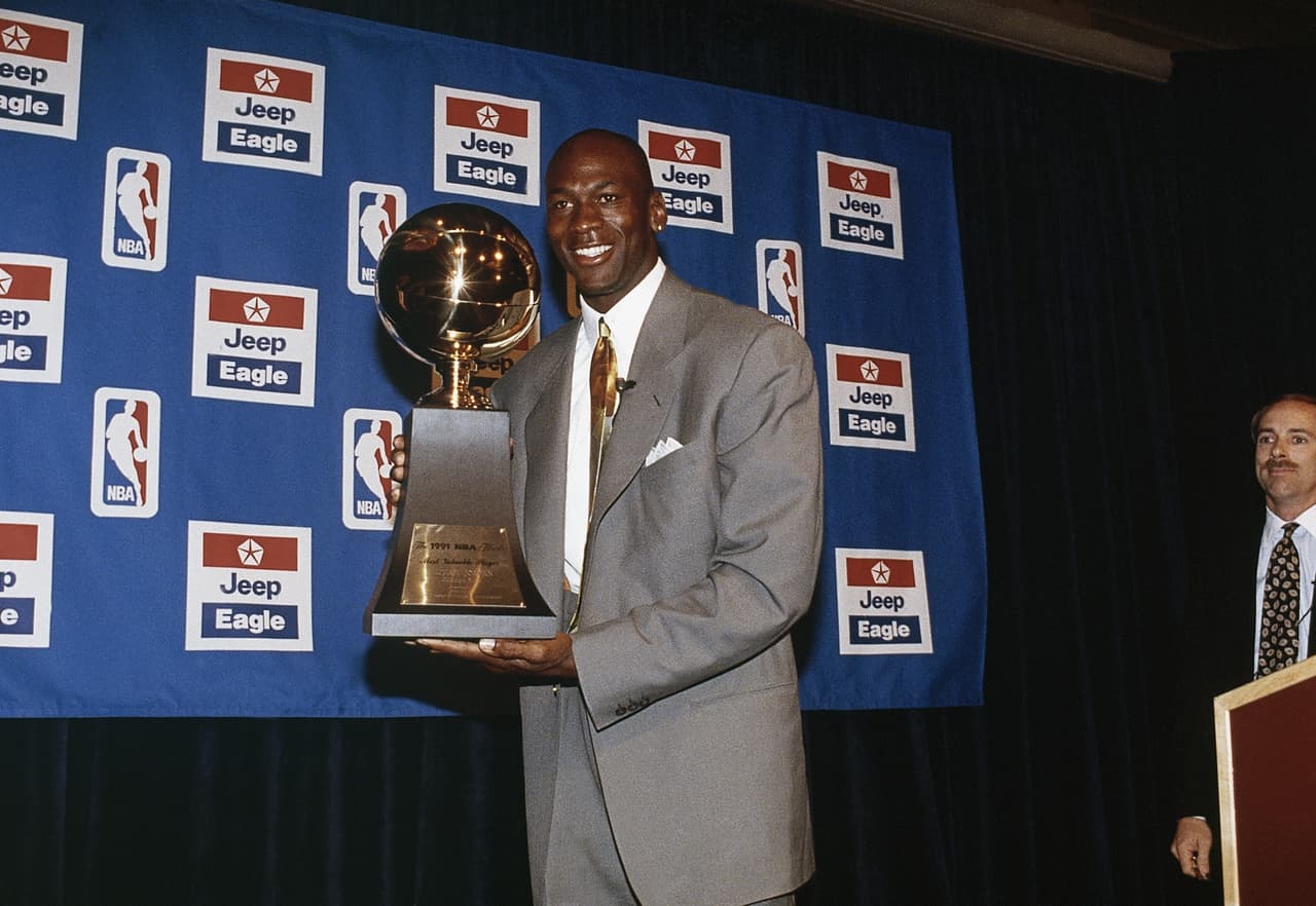 Michael Jordan fue el primer jugador en lograr esto.