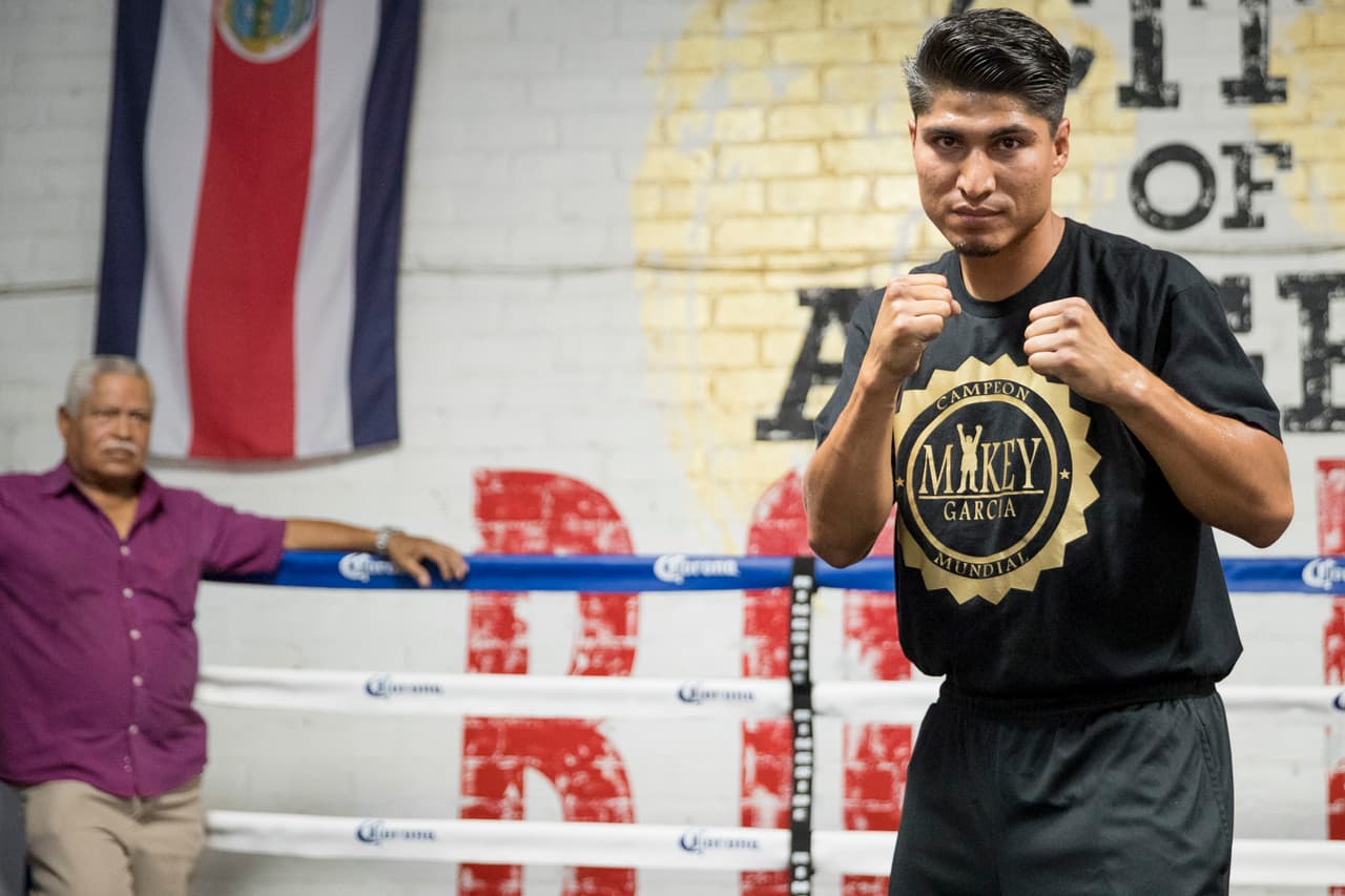 Mickey Garcia inicia así su camino para retomar el cinturón pluma que había dejado vacante.