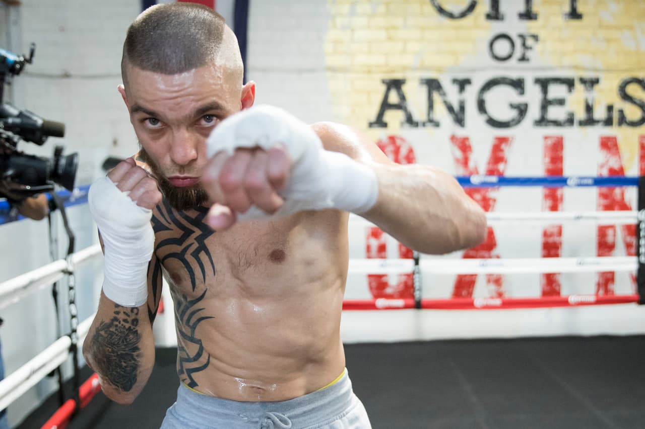Leo Santa Cruz y Mickey Garcia entrenamientoRedkash espera tener pronto una oportunidad de pelear por el título mundial.