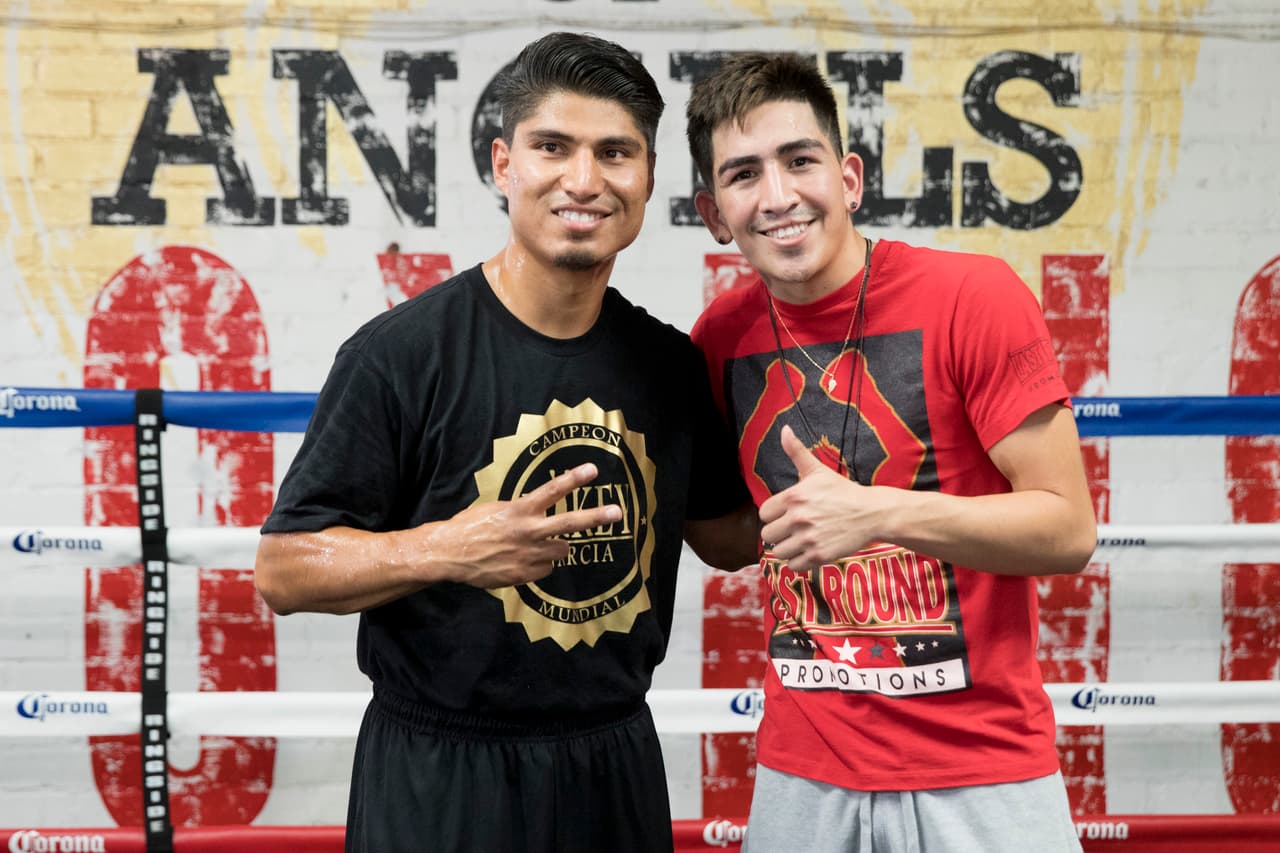 Leo Santa Cruz y Mickey Garcia han entrenado juntos desde sus tiempos de amateur y ahora se volvieron a reunir para este entrenamiento.