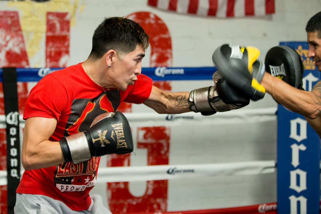 Será la segunda defensa del cinturón pluma para Leo Santa Cruz, quien ya había reinado en 122 libras.