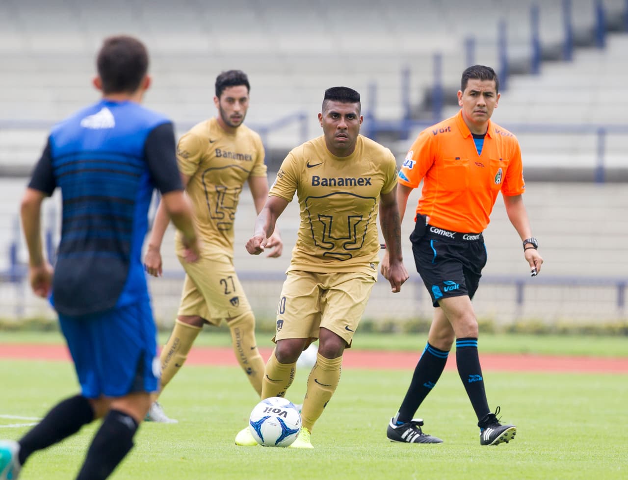 Pumas no pudo con Gallos.