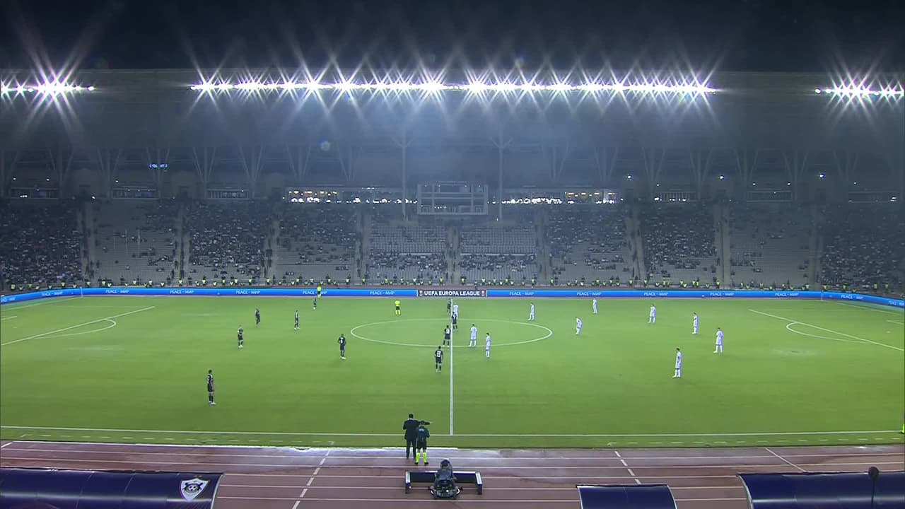 Arranca el partido y la pelota está en juego.