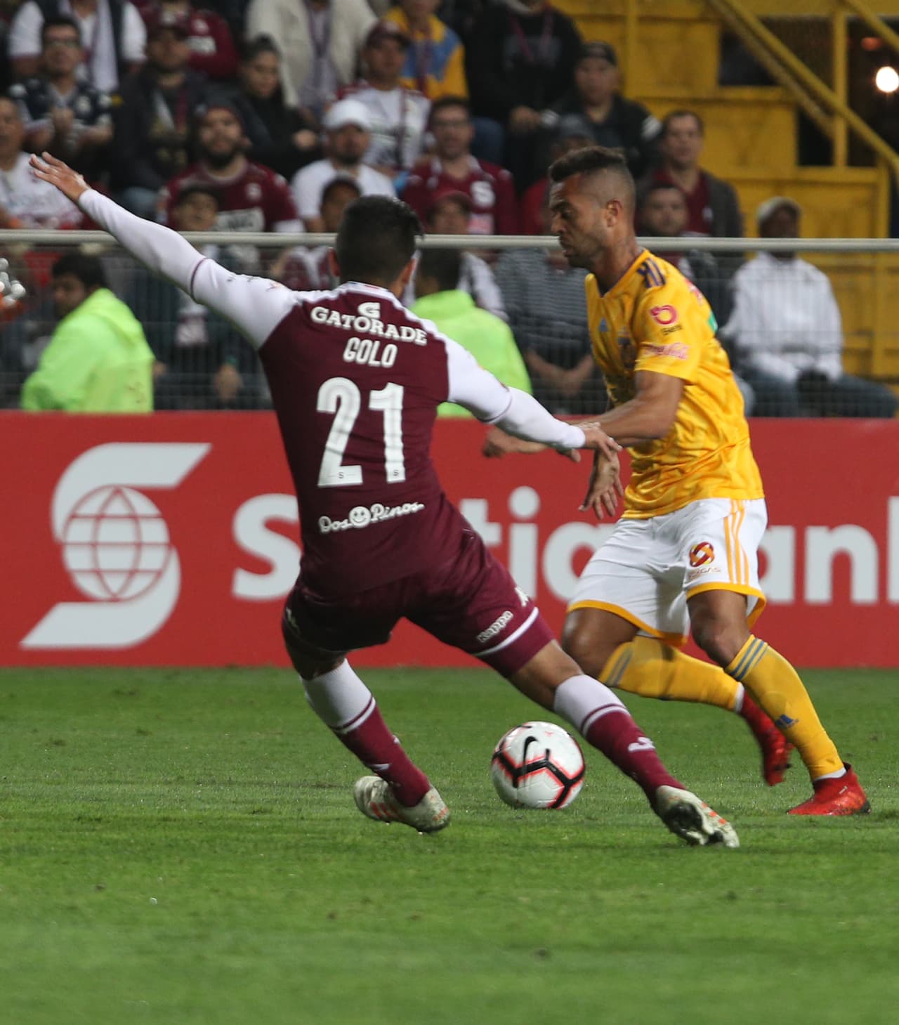 El Sarpissa, también llamado Monstruo Morado en su país, hizo buen papel en la primera parte del cotejo, tuvo buenos lapsos y generó buenas sensaciones por momentos. Pero tampoco logró hacer daño.
