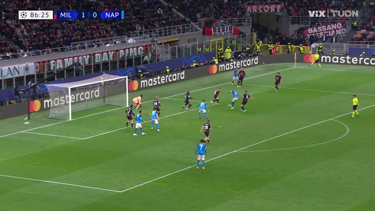 ¡TIRO ATAJADO! disparo por Giovanni Di Lorenzo.