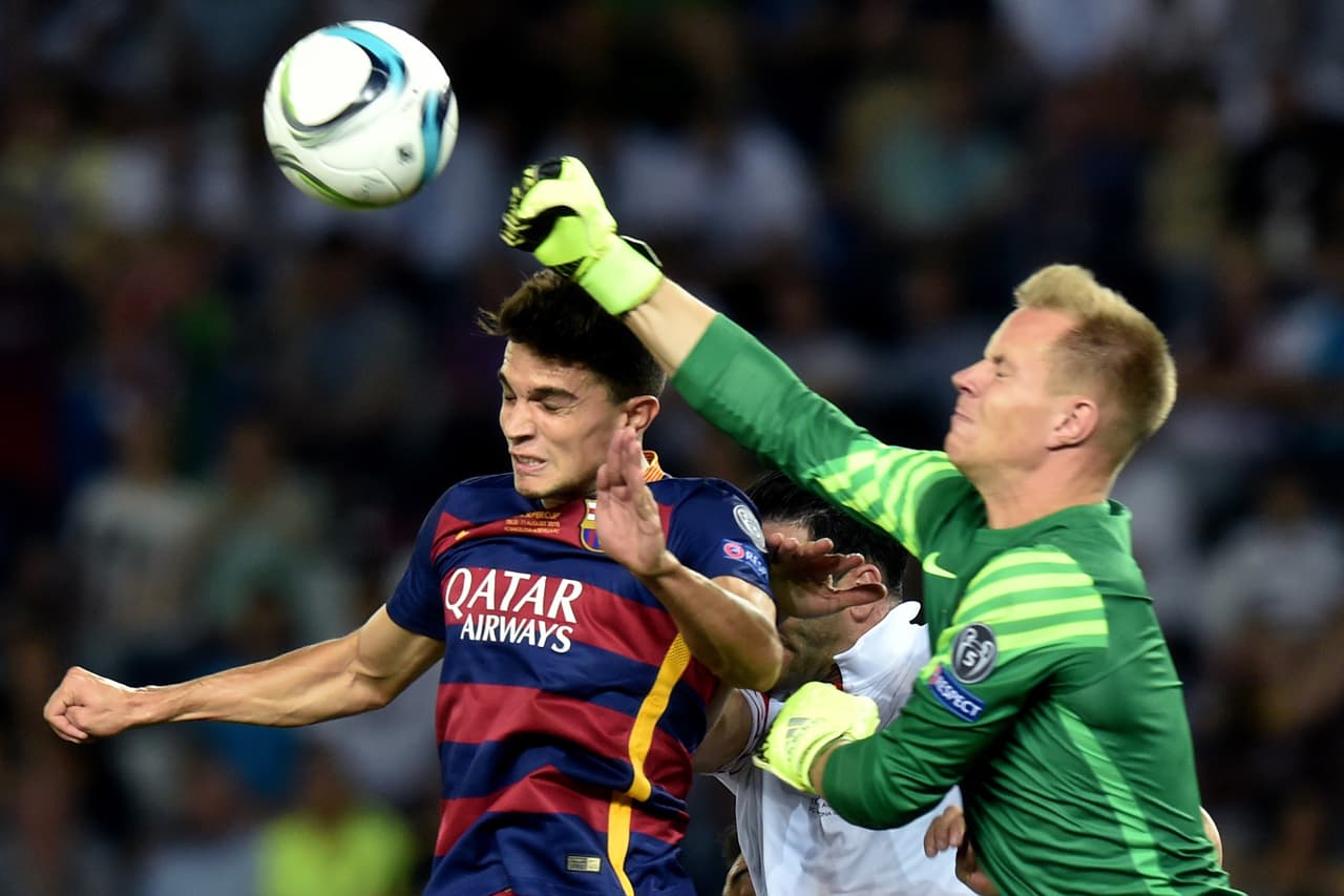 1 Marc-André Ter Stegen – Se quedó parado en el gol de falta de Banega, Reyes lo fusiló en el segundo y Konoplyanka en el cuarto y, aunque le adivinó la intención, no pudo parar el penalti lanzado por Gameiro en el tercero. Cuatro goles en otros tantos tiros a puerta. Una noche complicada para el alemán. Calificación: 5.