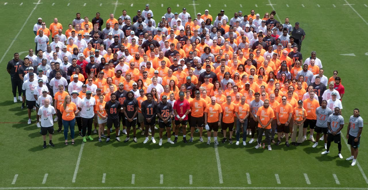 Equipos de las diferentes ligas deportivas en los Estados Unidos acudieron al llamado 'Wear Orange' para crear consciencia sobre la violencia generada por las armas en el mundo.