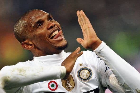 Samuél Eto'o puso el 2-0 definitivo y de este modo es sublíder a la espera de lo que haga Napoli ante el Milan.