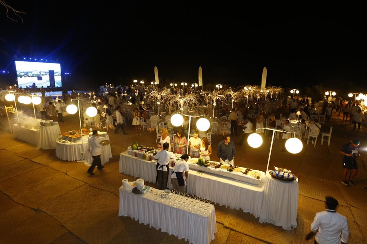 Alrededor del estadio del Princess Mundo Imperial, la fiesta nunca paró en toda la semana para deleite de los presentes.