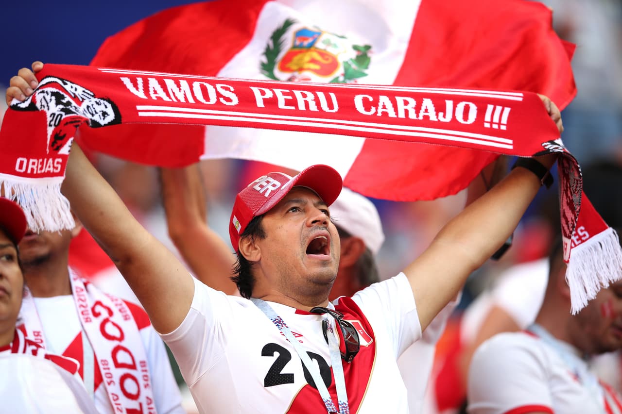 Perú y Dinamarca enmarcan con la pasión inca y el amor vikingo la colorida presencia y la fiesta de sus fanáticos en medio del partido del grupo C en el Mundial de Rusia 2018.