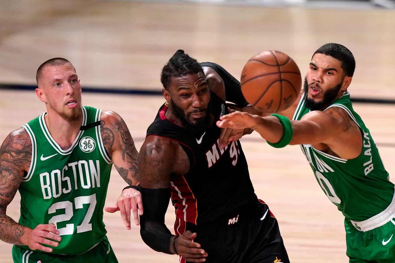 El novato Tyler Herro se echa al equipo de Miami al hombro y anota 37 puntos en la victoria 109-112 sobre los Boston Celtics.