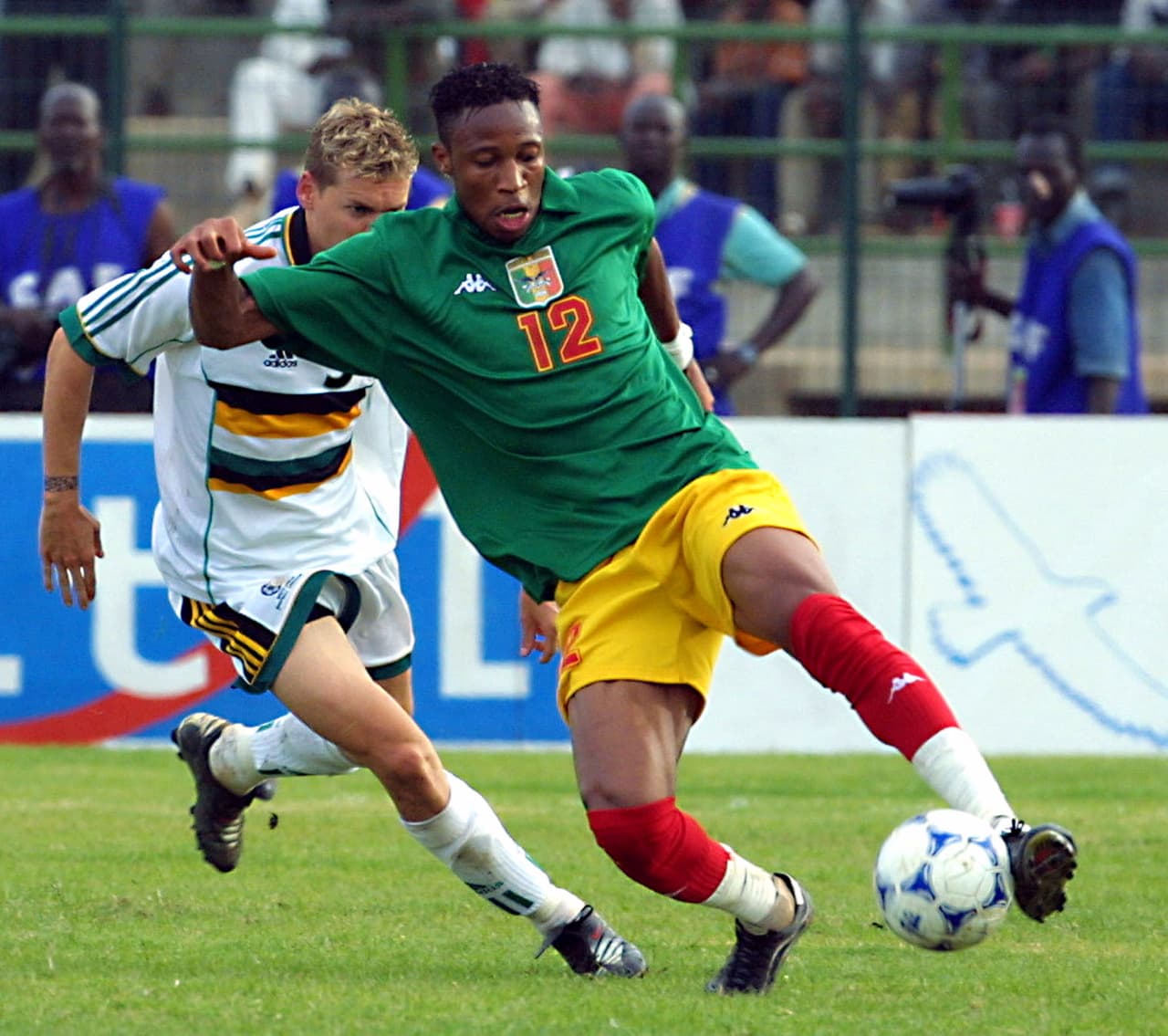 Seydou Keita: el potente mediocampista de Malí, de exitosos paso por Sevilla y Barcelona, fue el mejor jugador de la edición de 1999 del Mundial Sub-20 que se disputó en Nigeria. Su selección ocupó el tercer lugar tras perder en la Semifinal con el campeón España.