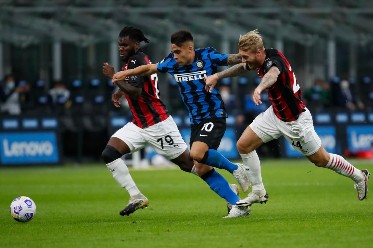 El primer gol de Zlatan (13’, 16’) fue cobrando un penal que atajaba Handanovic, pero el sueco la metió en un segundo toque; el segundo fue de una espectacular volea. Lukaku (29’) descontó por el Inter. Milan se medirá al Celtic en la Europa League y el Inter enfrentará al Mönchengladbach en la Champions.