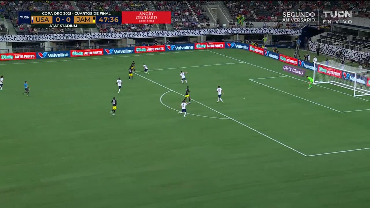 ¡TIRO ATAJADO! disparo por Matthew Hoppe.