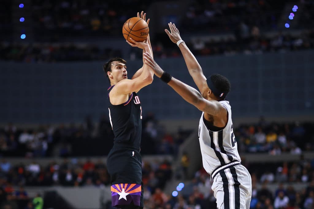 Con una gran actuación de Patty Mills, Los Spurs ganan a los Suns en México 121-119.