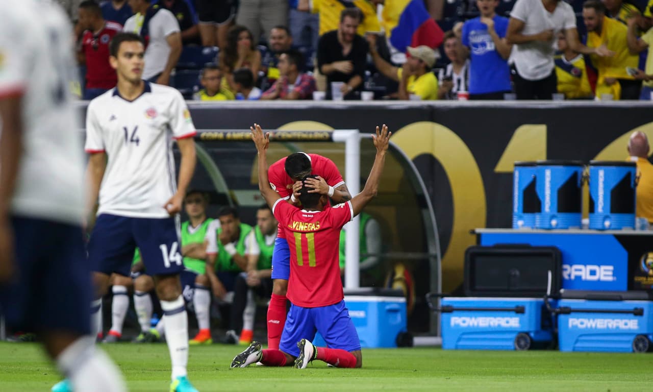 Johan Venegas celebra gol ante Colombia