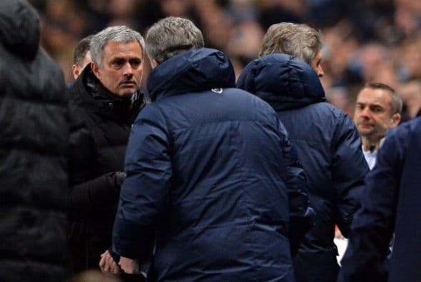 Al final deportividad a toda prueba, Choque de manos y felicitaciones.