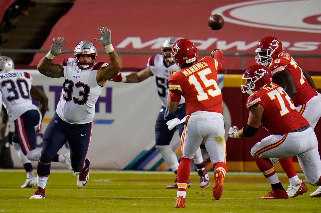 Patrick Mahomes y los Kansas City Chiefs vencen en casa 10-26 a los Patriotas y continúan con el paso perfecto en la temporada 2020.