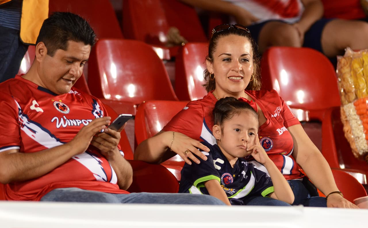 El color de la afición en la Jornada 9