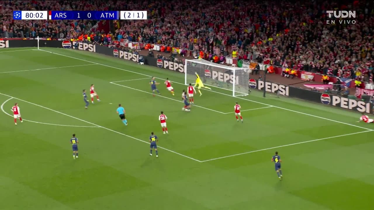¡TIRO ATAJADO! disparo por Marcos Llorente.