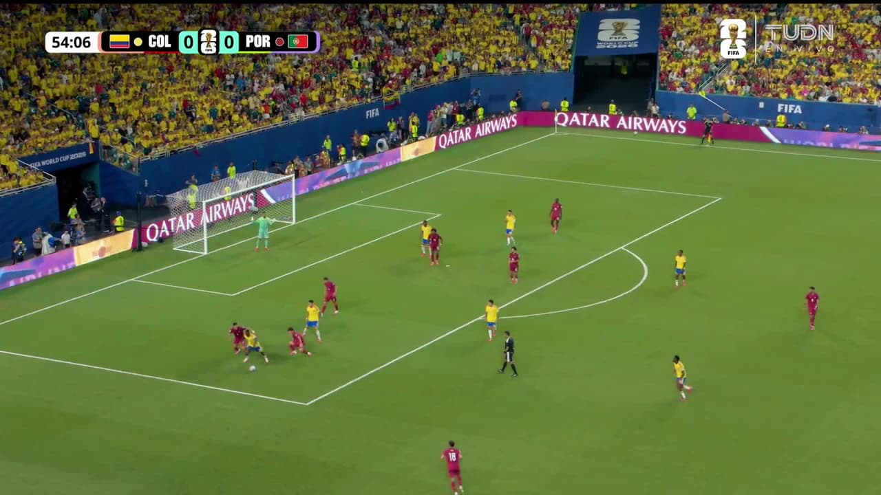 ¡TIRO ATAJADO! disparo por Jefferson Lerma.