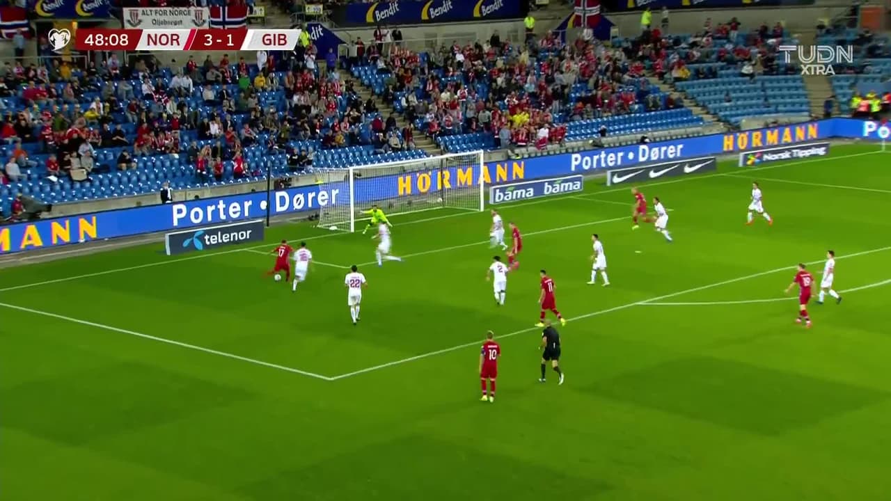 ¡TIRO ATAJADO! disparo por Alexander Sørloth.