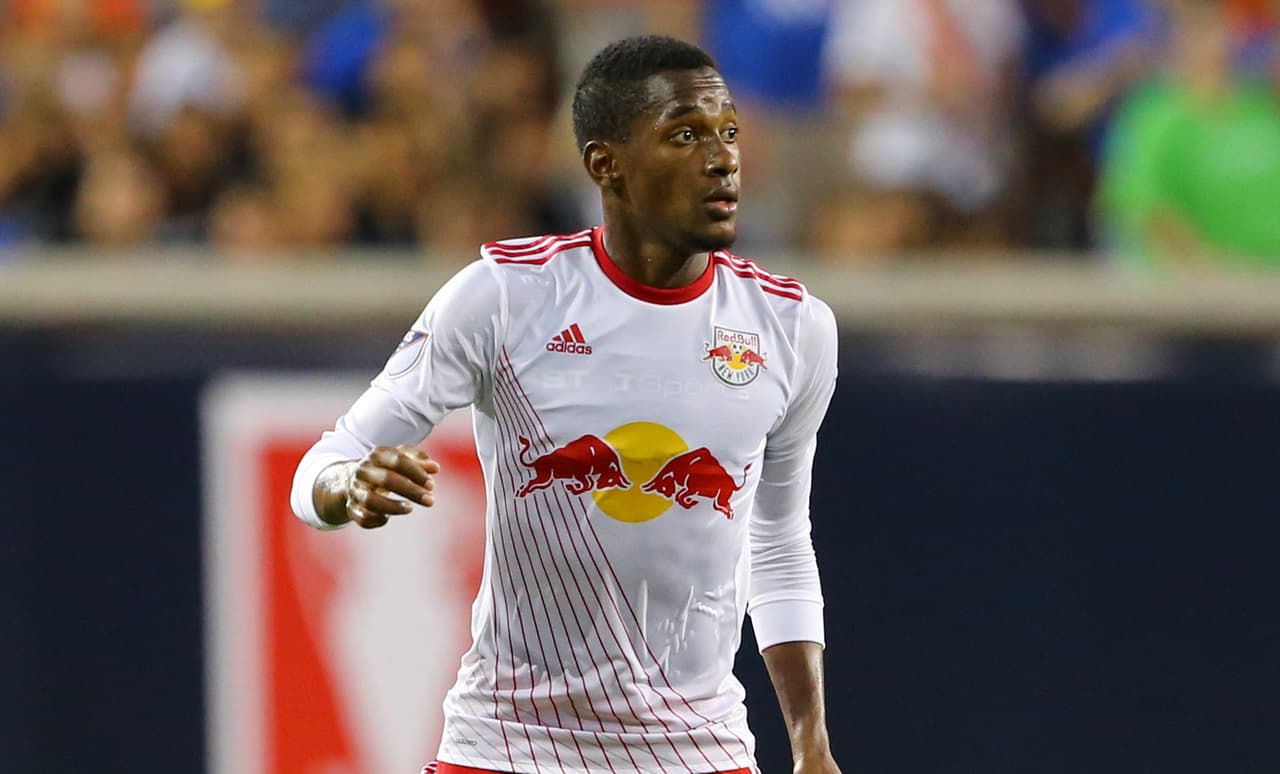 Amir Murillo -autor de un gol de escándalo en el cierre del RFK Stadium- es uno de los latinos en el Equipo de la Semana. El panameño de New York Red Bulls está en ascenso. (USA Today Images)
