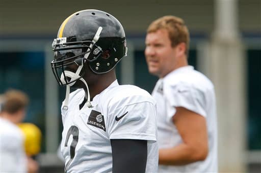 Michael Vick salió a la cancha por vez primera vistiendo el uniforme de los Steelers. Checa las imágenes.