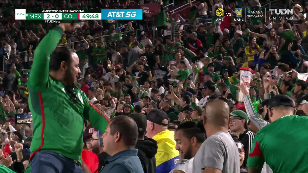 ¡GOL!  anota para México. Guillermo Martínez