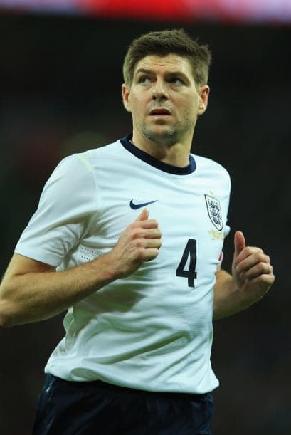 Steven Gerrard:Los años han pasado por el mediocampista inglés pero la garra y corazón siguen como cuando debutó con selección, Gerrard sabe dar ánimos a sus compañeros siempre.Más de ¡Golazo Extra!