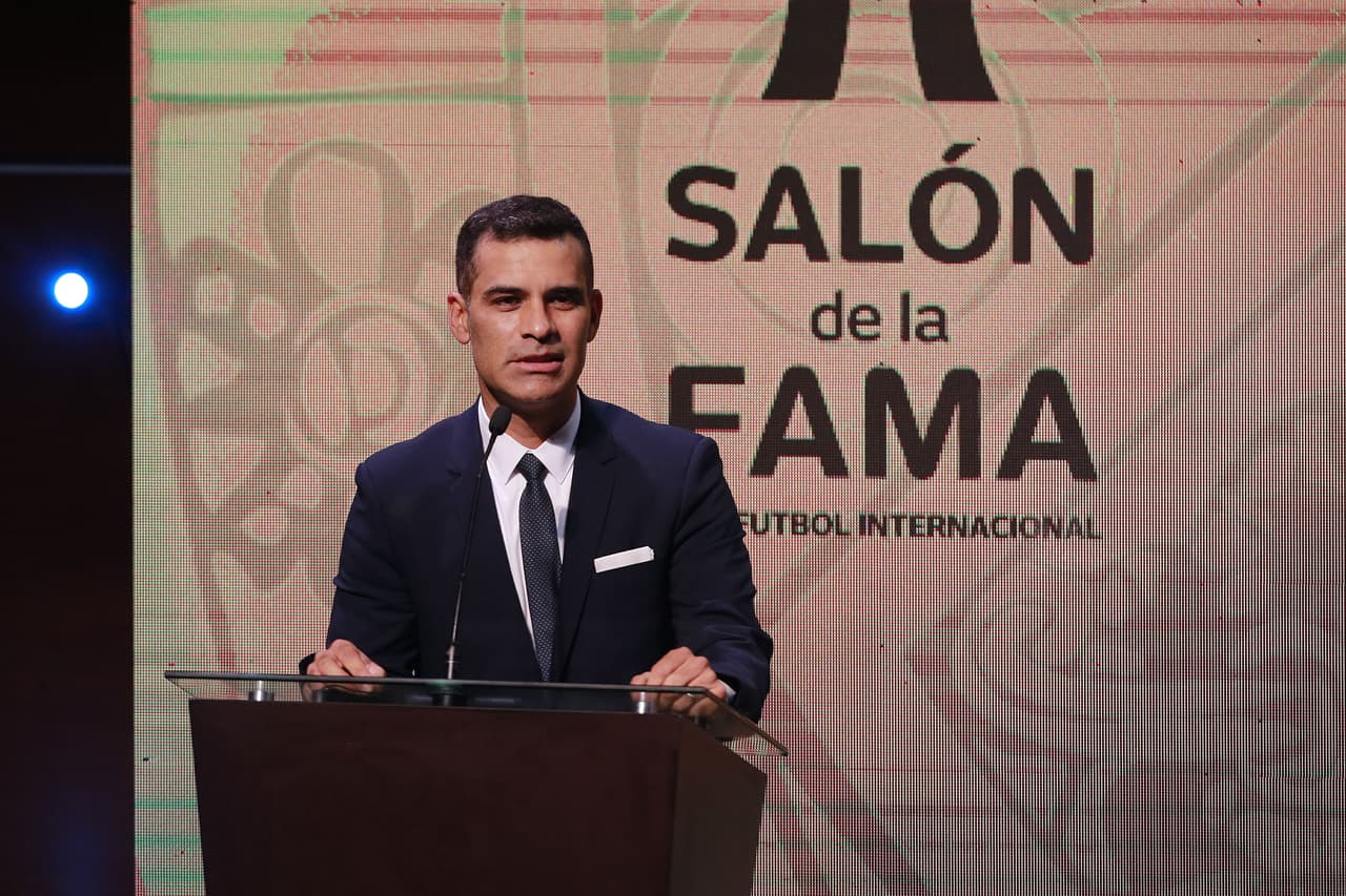 Ronaldinho fue la gran figura de la ceremonia de investidura al Salón de la Fama de la décima generación, en donde los grandes ausentes fueron Raúl González, Roberto Carlos, Fabio Cannavaro y Pia Sundhage.