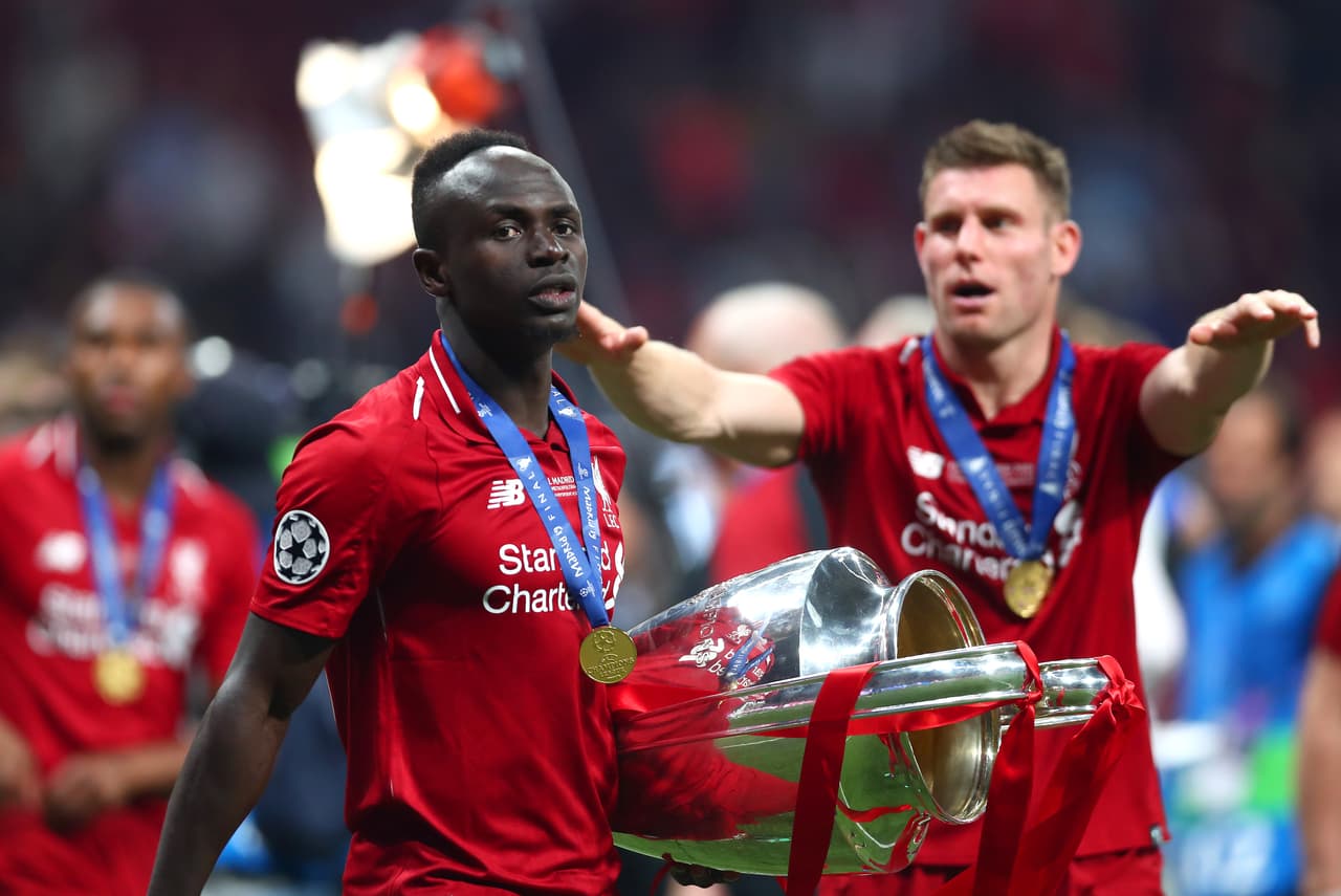 De acuerdo a la información que maneja L'Equipe, el Bayern Múnich estaría buscando la posibilidad de contar con el delantero Sadio Mané, campeón de Champions con Liverpool.