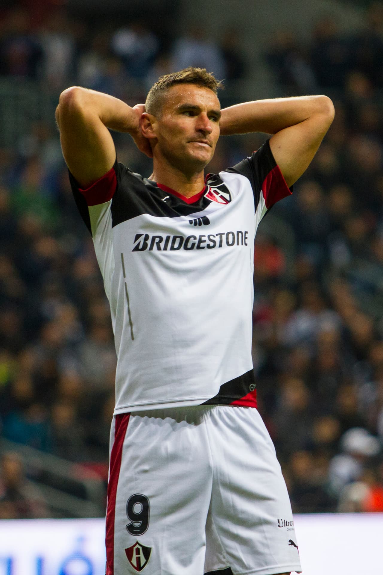 Gonzalo Rubén Bergessio, Atlas.- El delantero rojinegro sfue expulsaod en la derrota contra Santos en el estadio Jalisco, donde el gol solitario de Atlas corrió a cargo de Rafaél Márquez.