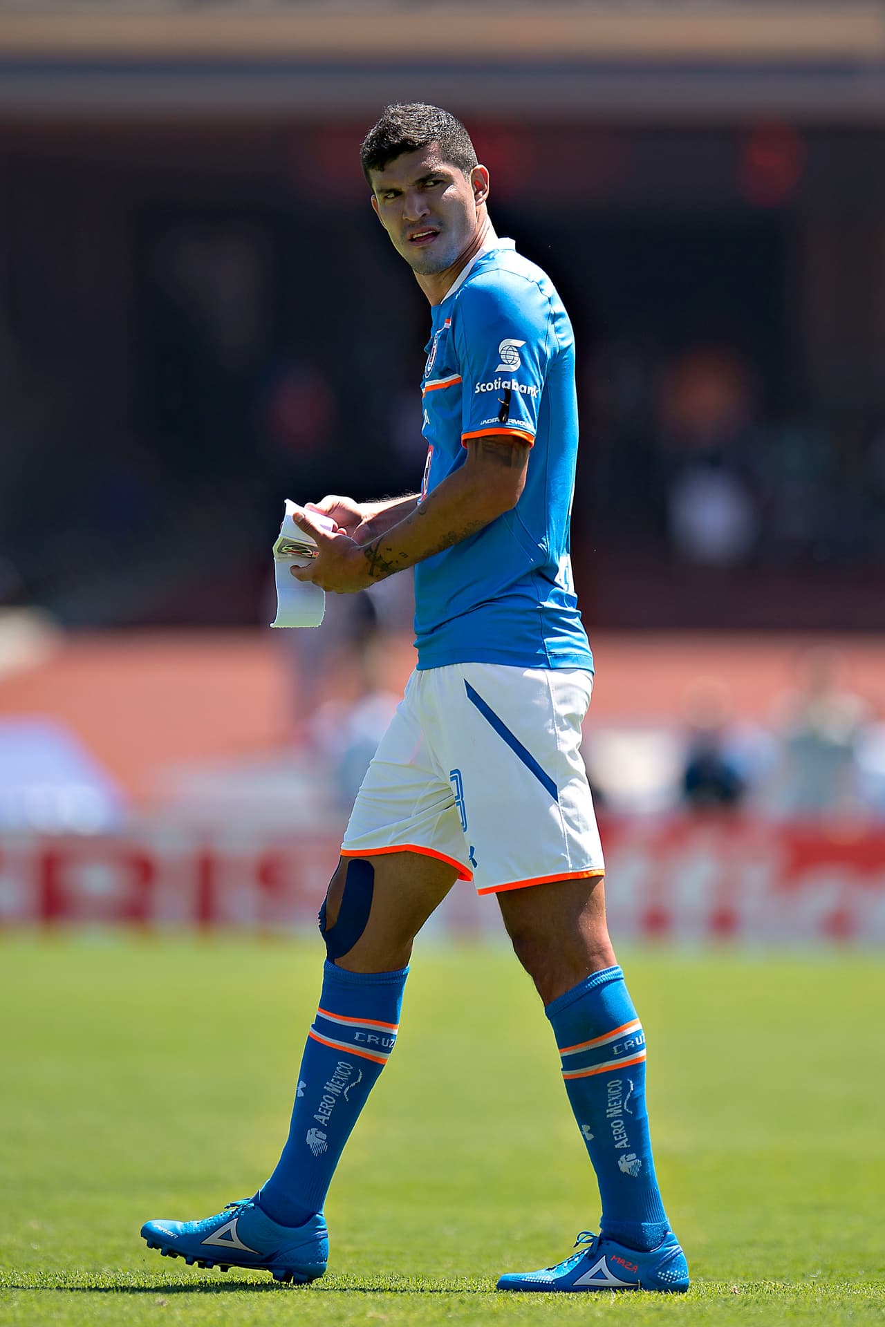 Francisco Rodríguez, Cruz Azul.- El defensor de la Máquina Celeste fue expulsado por segunda amarilla en una jugada polémica en la que se barre para detener un disparo de Ismael Sosa, pero el jugador del conjunto universitario le pega a la pierna del "Maza", por lo que el árbitro asistente consideró marcar la pena máxima en el empate 2-2 contra Pumas en CU.