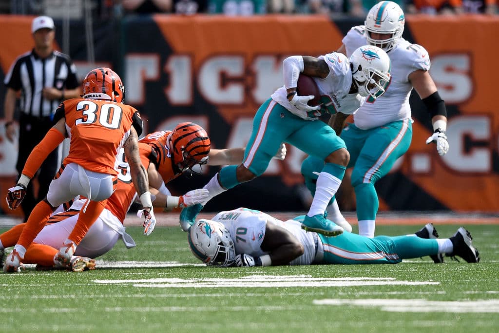 Y las cosas se pusieron peor para Miami cuando Sam Hubbard (30) regresó un balón suelto 19 yardas para darle el 'golpe de muerte' a Miami que dejó escapar una ventaja amplia.