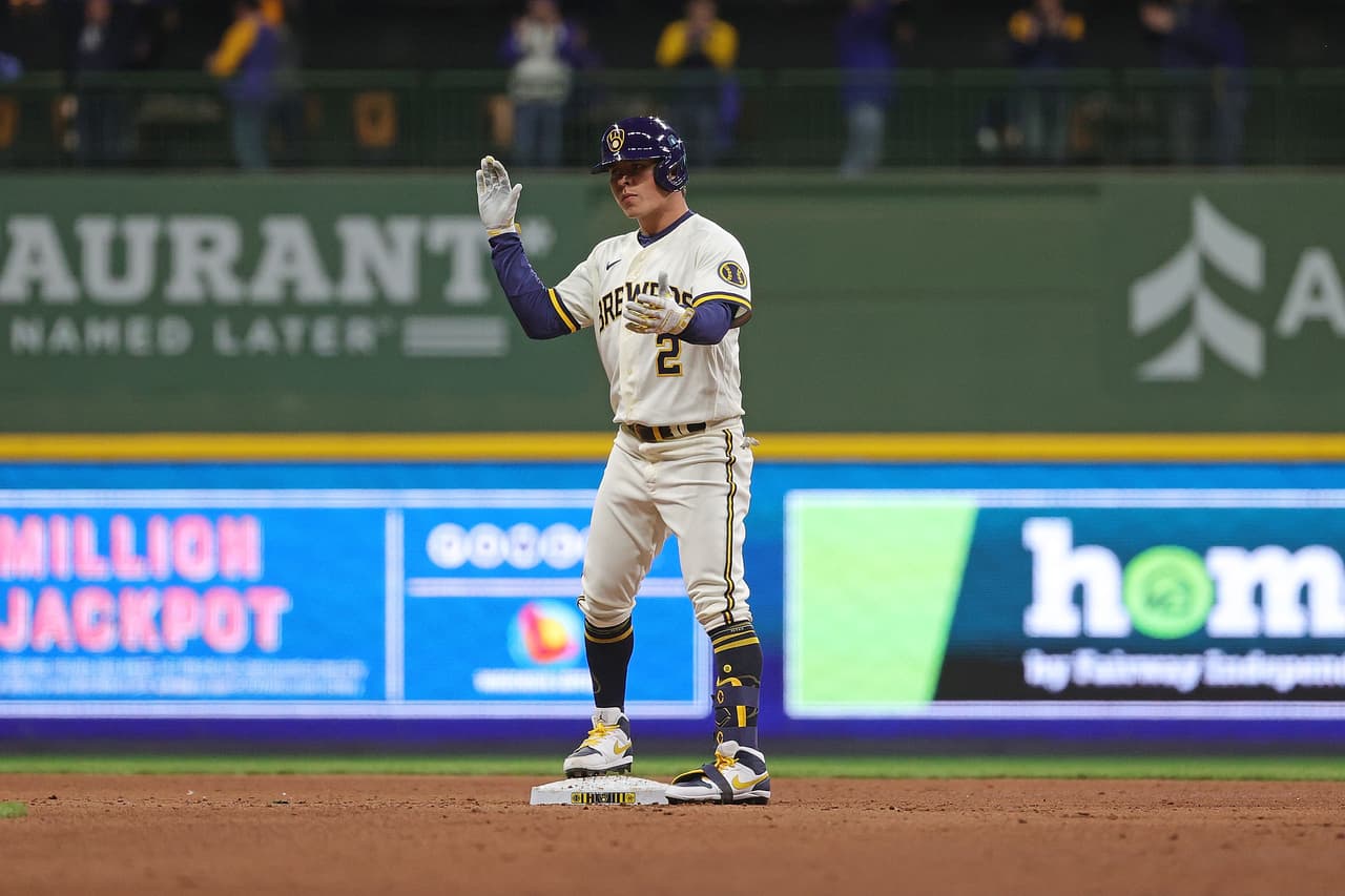 Luis Urías, héroe para los Brewers ante los Cubs