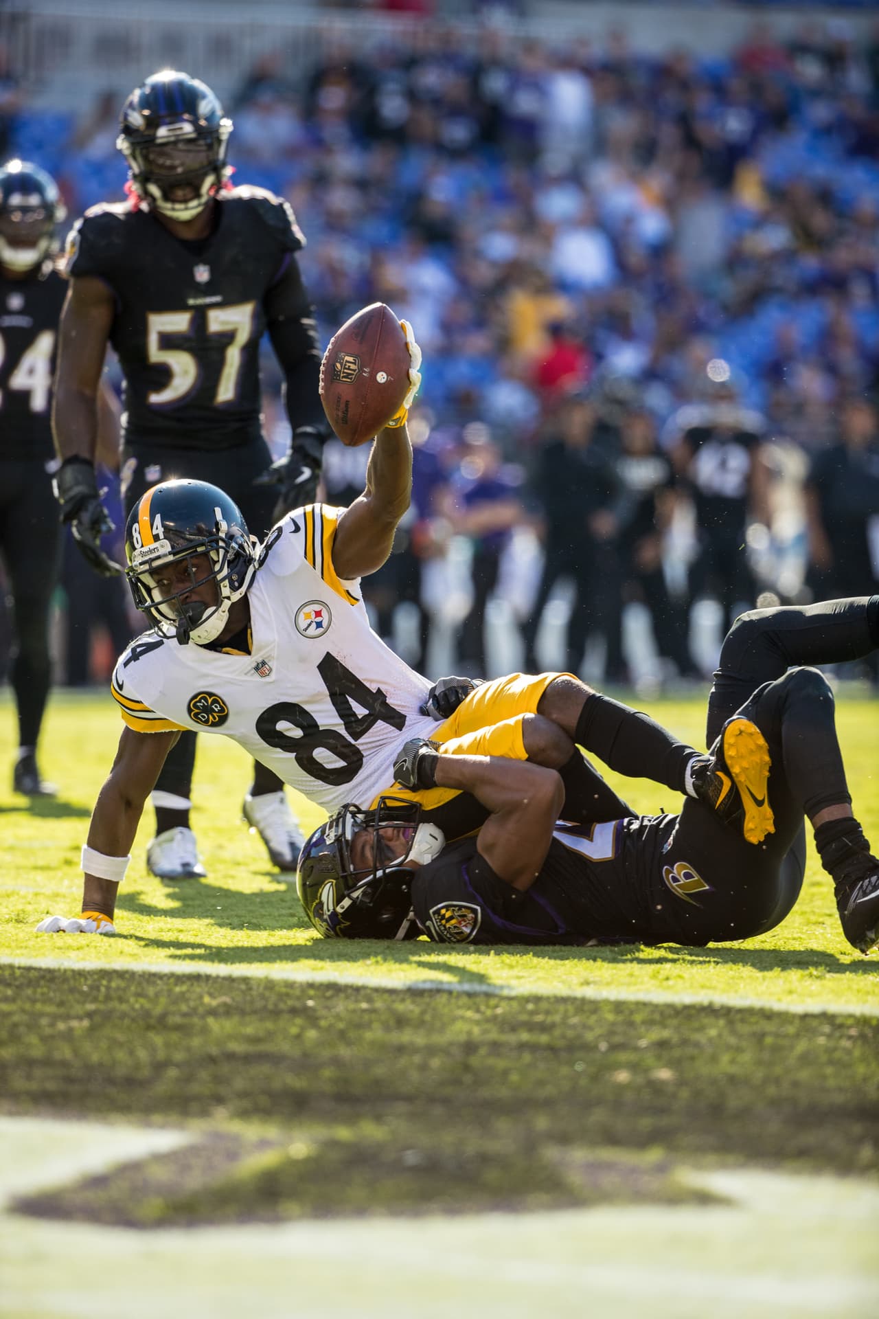 “Saben, si hubiera sido Heath Miller, probablemente yo le hubiera dicho en la banca, ¿estabas abierto?" y probablemente me diría "No", porque no querría hacerme sentir mal. Así era él. Eso te dice mucho más que lanzar una rabieta”, añadió el
<i>Big Ben</i>.