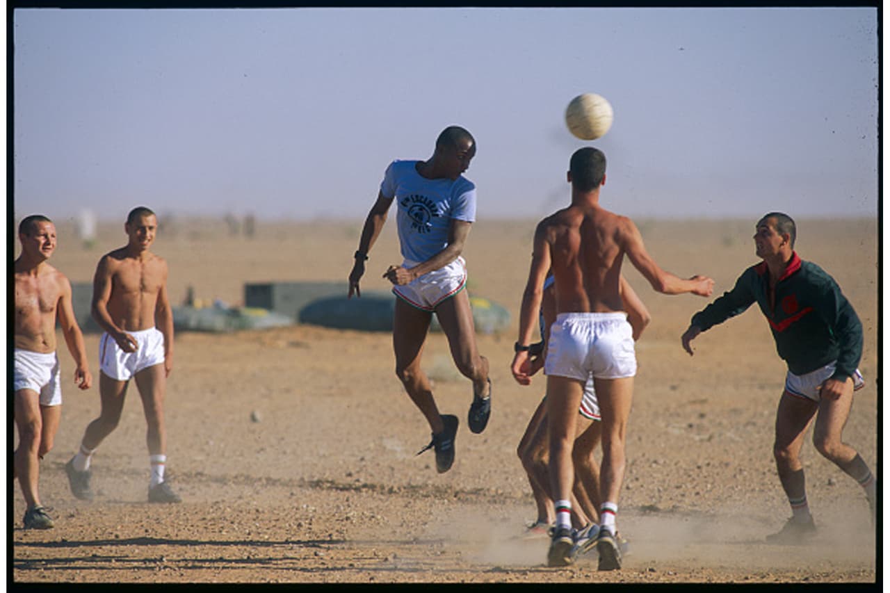 Todo comenzó en 1990, cuando Irak invadió Kuwait (vecino de Arabia) y el Rey Fahd permitió la entrada de tropas internacionales a su territorio. A partir de ahí, su reino se abriría al resto del mundo.