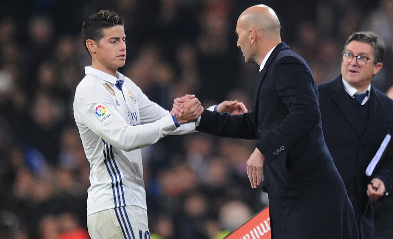 James Rodríguez fue tenido muy poco en cuenta en los seis meses del español Rafa Benítez y a la llegada de Zidane al banquillo en enero de 2016 parecía que el colombiano volvería a tener la confianza de su entrenador.