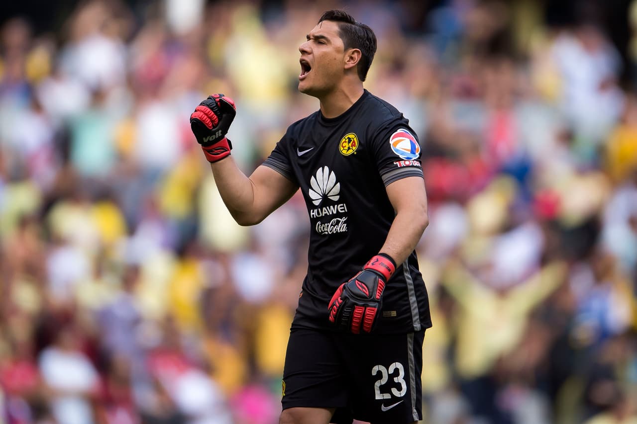 Moisés Muñoz lleva años esperando su oportunidad en el conjunto Tricolor, ha tenido momentos pero nunca la confianza suficiente para cuidar el arco mexicano como titular, parece que Ferretti puede darle un voto de confianza teniendo en cuenta lo bien que va por arriba y lo buen atajador de penales que es. Foto Mexsport