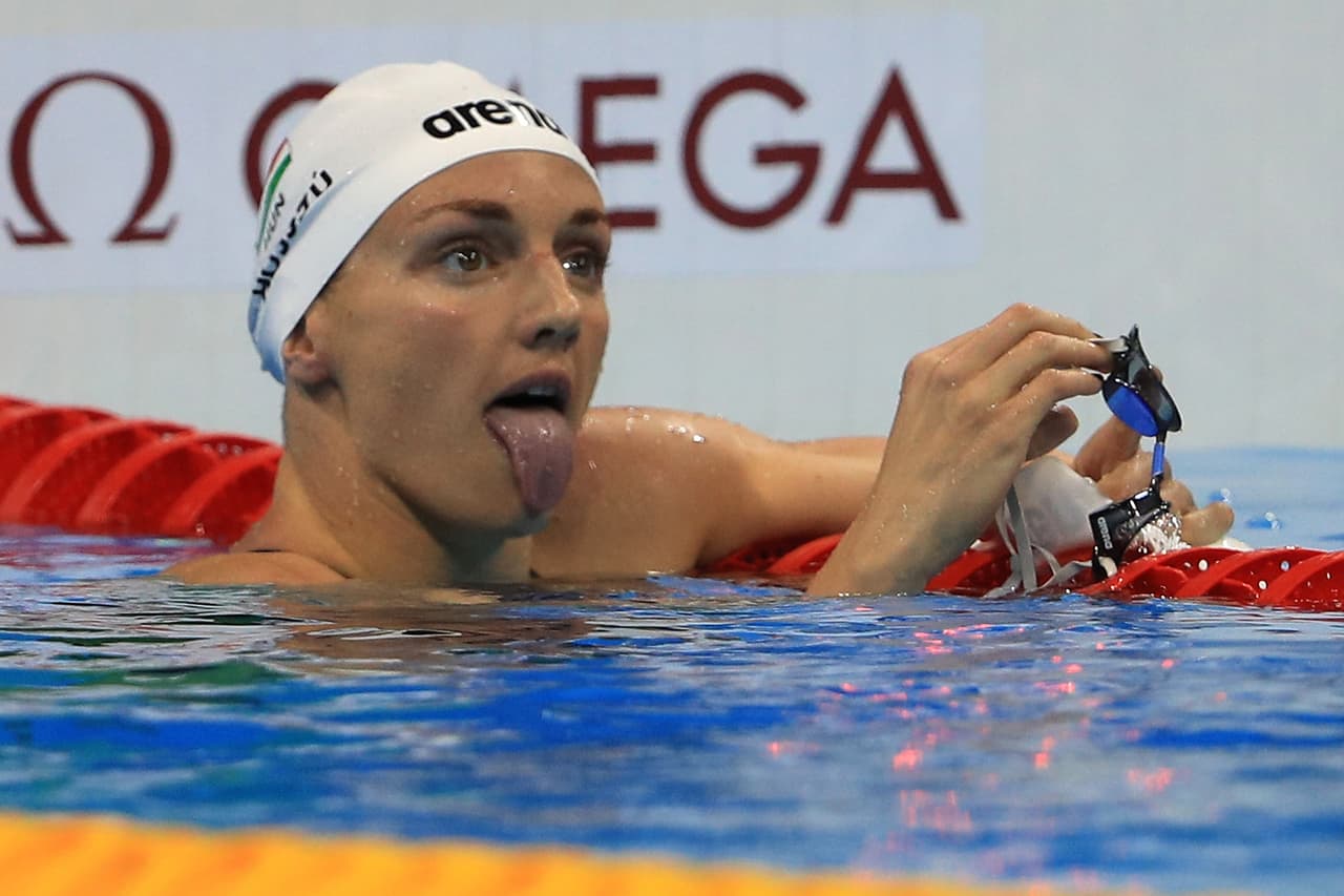 La nadadora medallista húngara Katinka Hosszu al finalizar la segunda la semifinal de los 200 metros espalda.