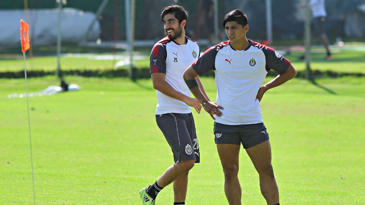 Alan Pulido: “Chivas se equivocó al vender a Pizarro”