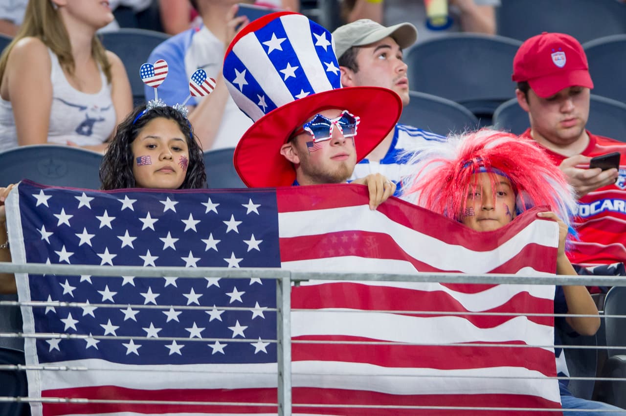 El patriotismo estadounidense se hizo presente ante la "Pura Vida" de los ticos en las tribunas del AT&T Stadium
