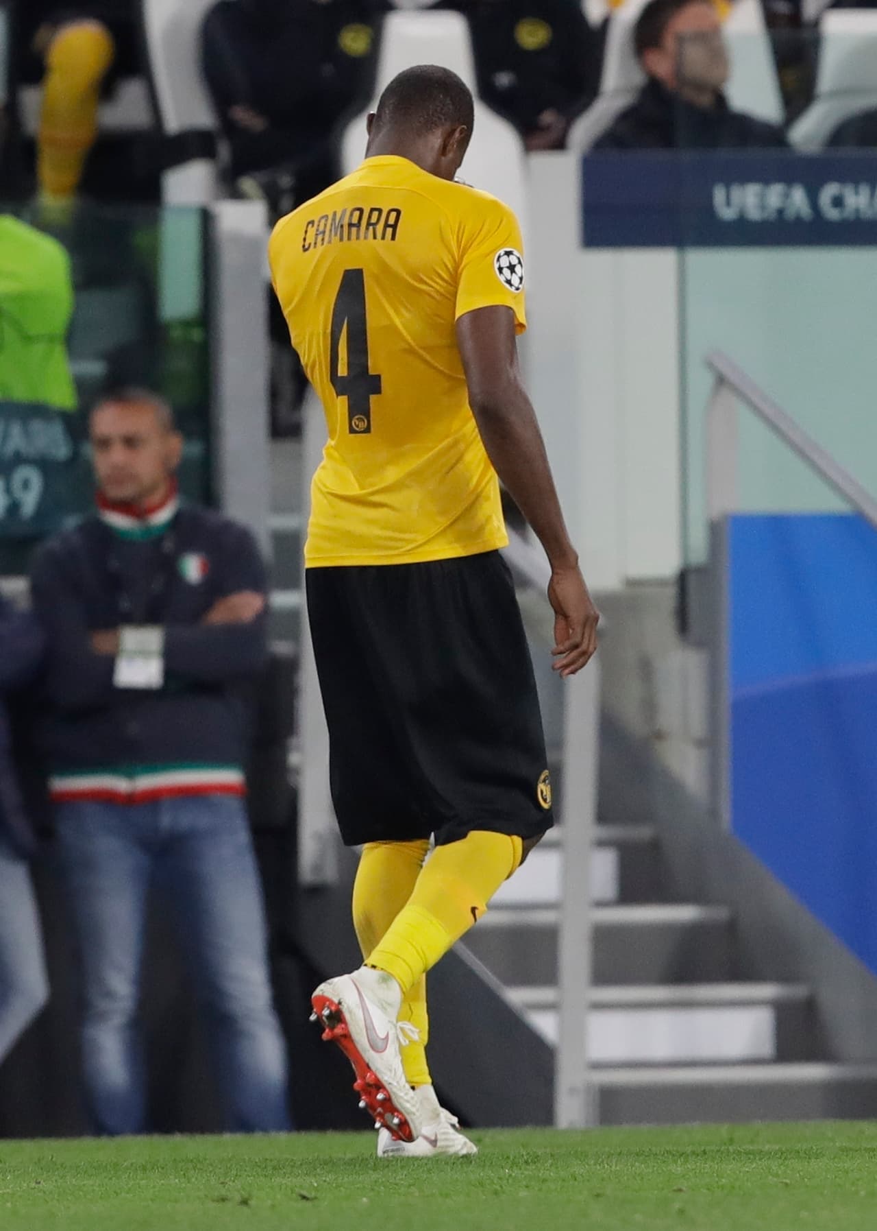 Las cosas empeoraron para los suizos al minuto 78 cuando Mohamed Aly Camara se fue expulsado por doble amarilla tras un golpe en el rostro de Dybala. El argentino estuvo en todas.