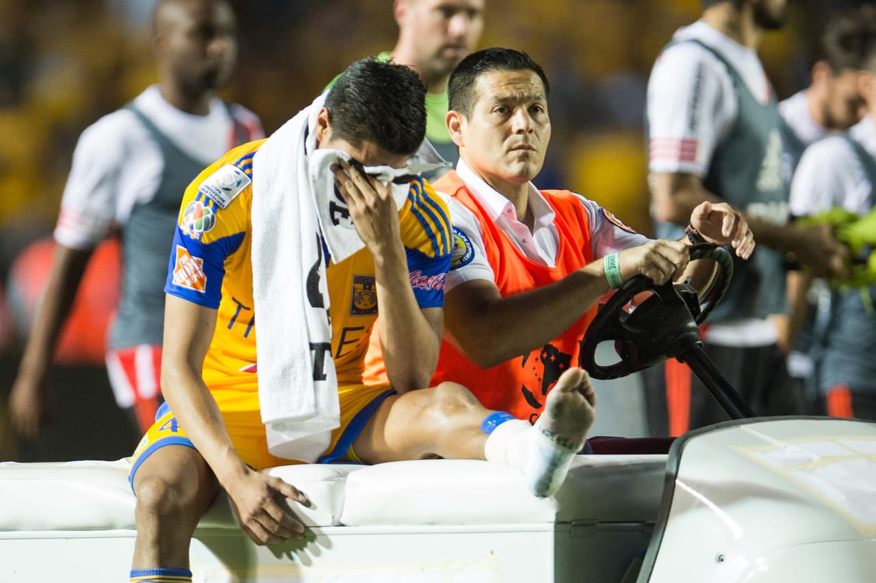 Ayala salió en muletas del Universitario