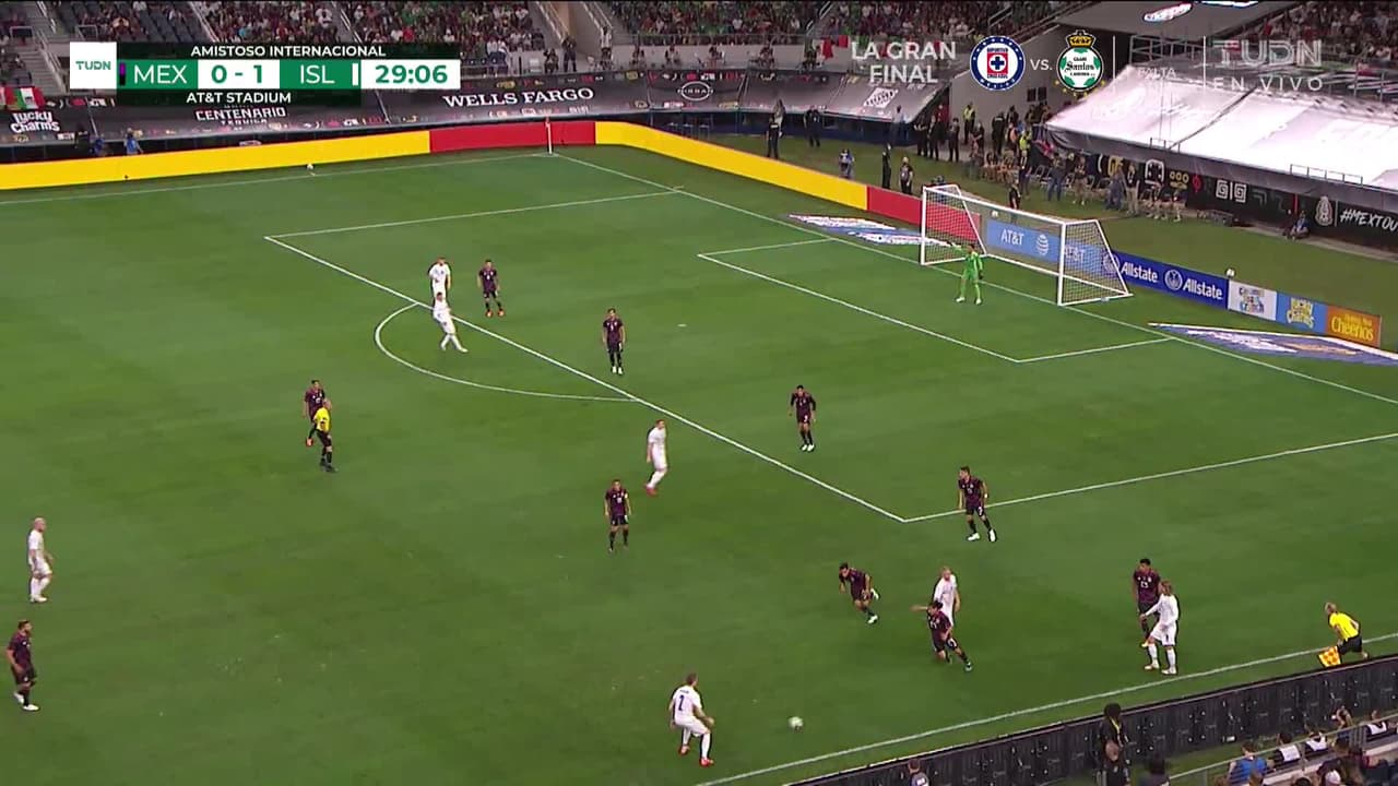 ¡TIRO ATAJADO! disparo por Carlos Antuna.