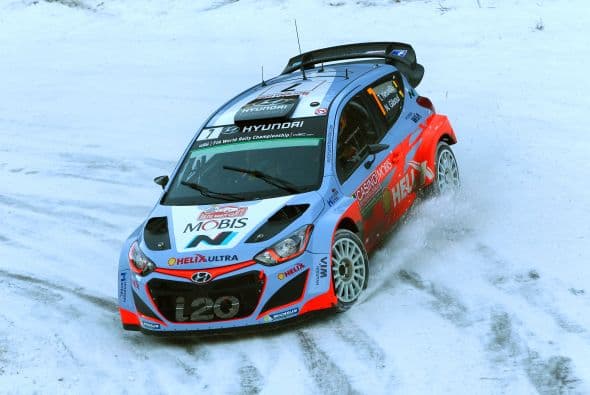 Semana del 19 - 26 de Enero 2015 - Gap, Francia - 24 de enero: Thierry Neuville de Bélgica y Nicolas Gilsoul de Bélgica compiten en su i20 WRC Hyundai Motorsport durante el tercer día de la CMR Montecarlo.