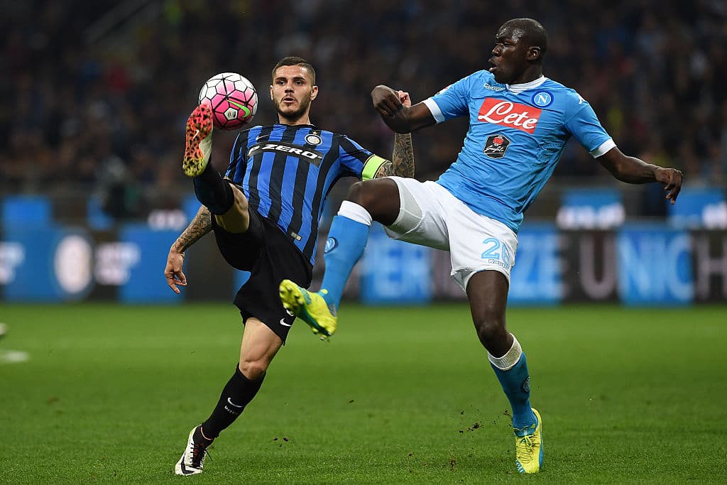 Kalidou Koulibaly recibió insultos de la afición del inter.