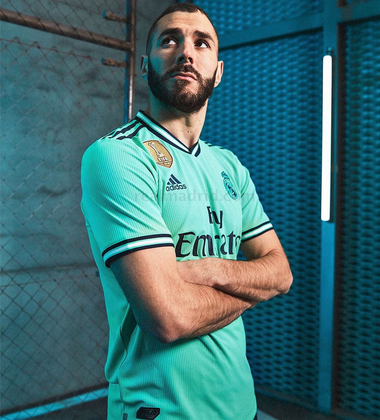 Karim Benzema luciendo el tercer uniforme madridista.